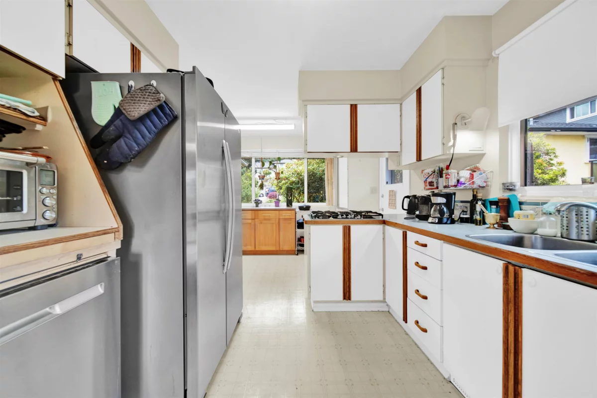 Primary Bathroom Photo of 320 Seaforth Crescent, Coquitlam, BC