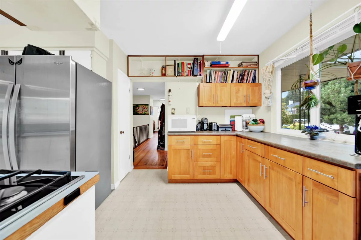 Primary Bedroom Photo of 320 Seaforth Crescent, Coquitlam, BC