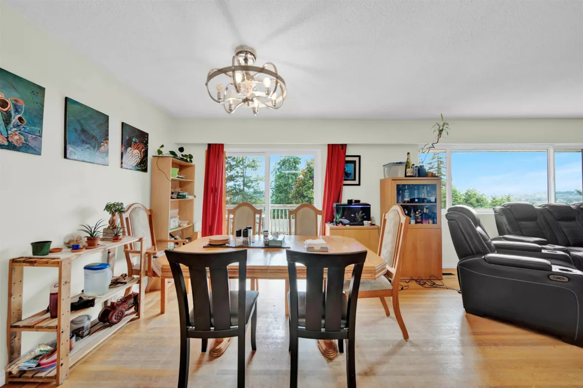 Walk-In Closet Photo of 320 Seaforth Crescent, Coquitlam, BC