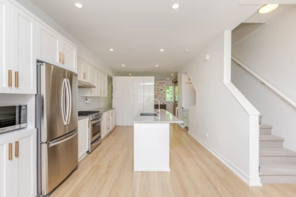Kitchen Island Photo of 11 15588 32nd Avenue, Surrey, BC