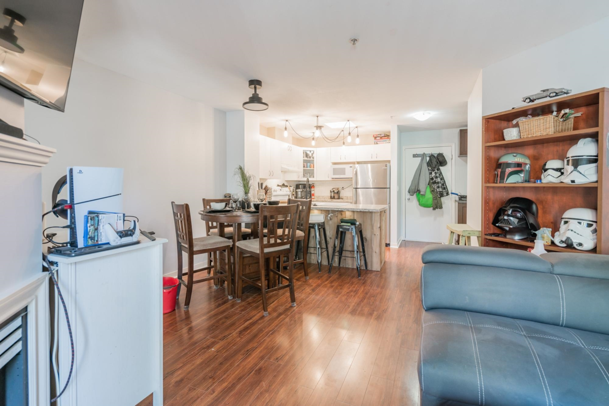 Breakfast Nook Photo of 415 6359 198 Street, Langley, BC