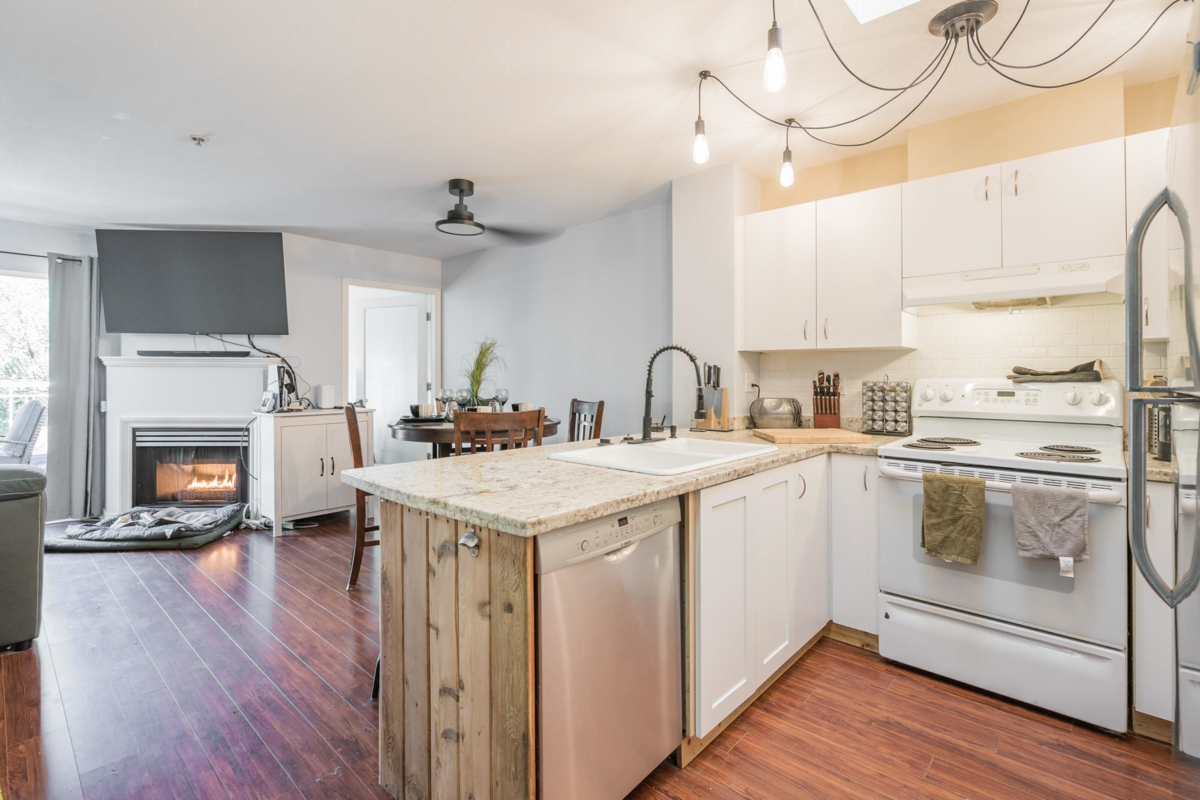 Dining Area Photo of 415 6359 198 Street, Langley, BC