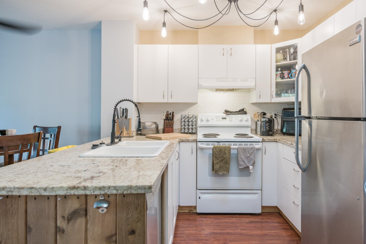 Kitchen Photo of 415 6359 198 Street, Langley, BC