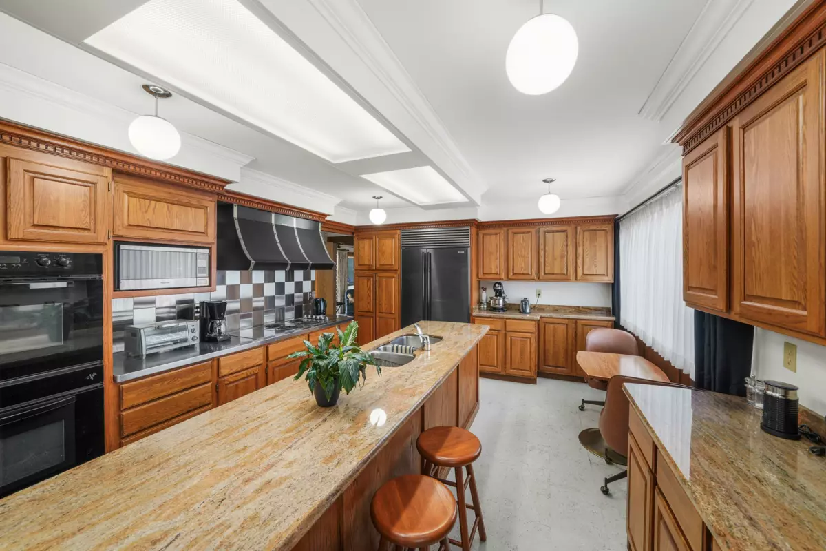 Kitchen Island Photo of 11260 Seacrest Road, Richmond, BC