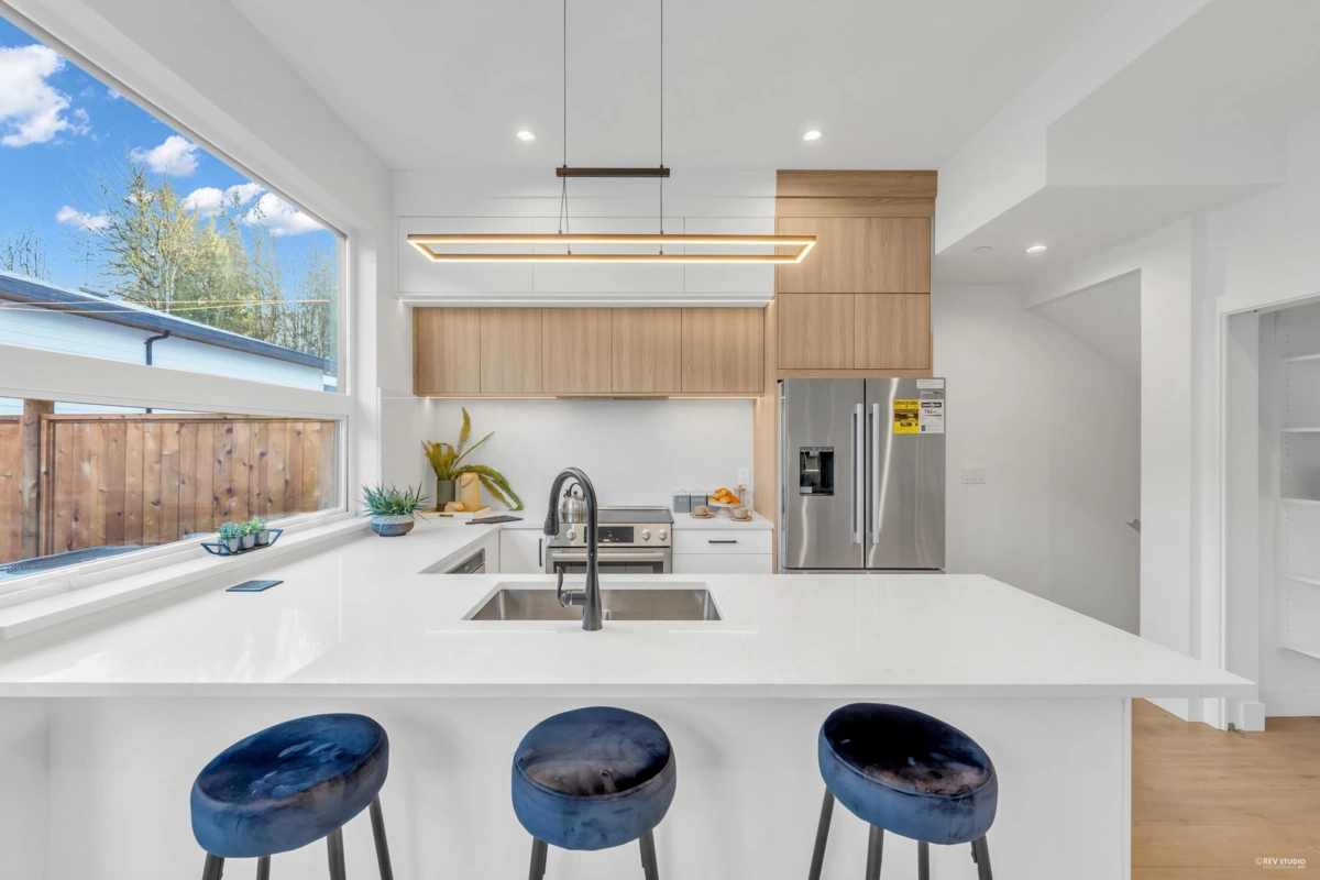 Kitchen Island Photo of 13622 232 Street, Maple Ridge, BC