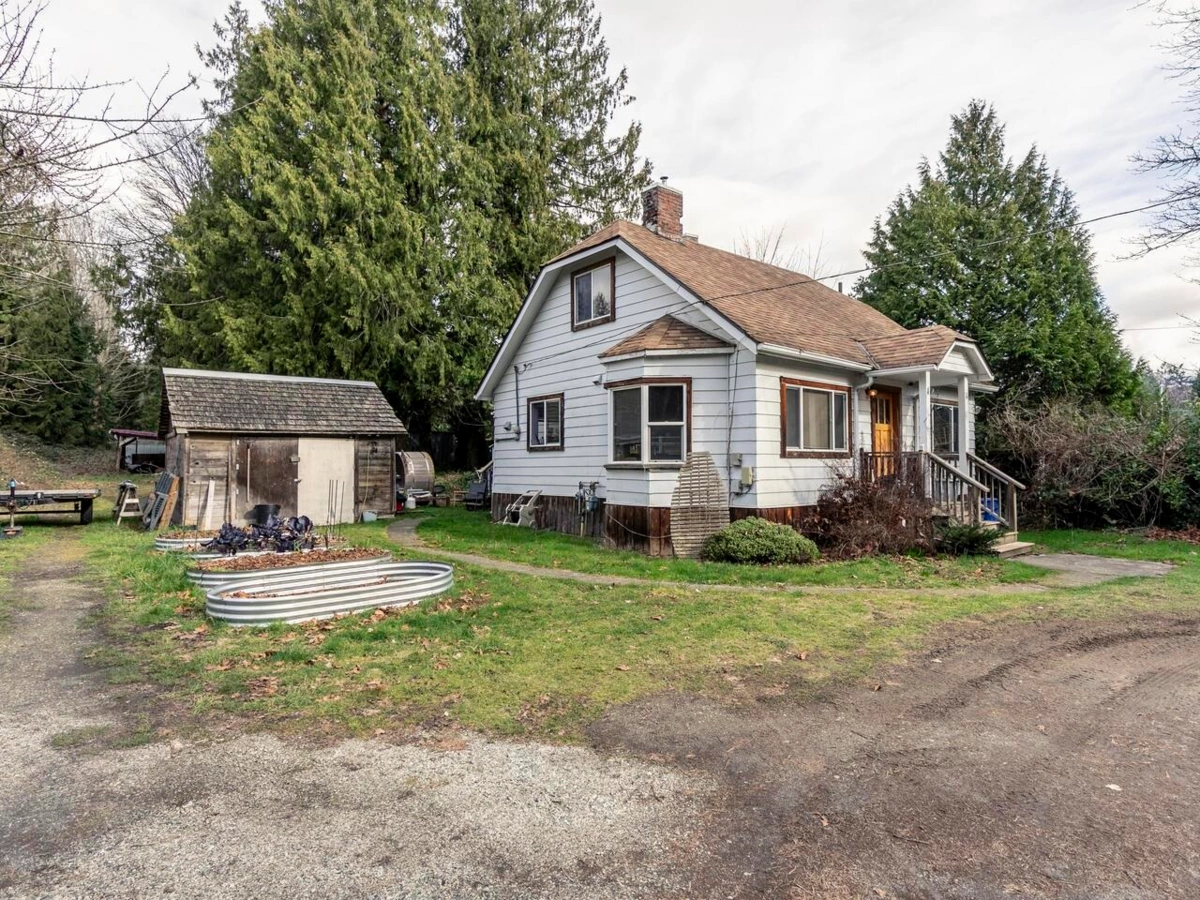 Living Room Photo of 4404 Sunshine Coast Highway, Sechelt, BC