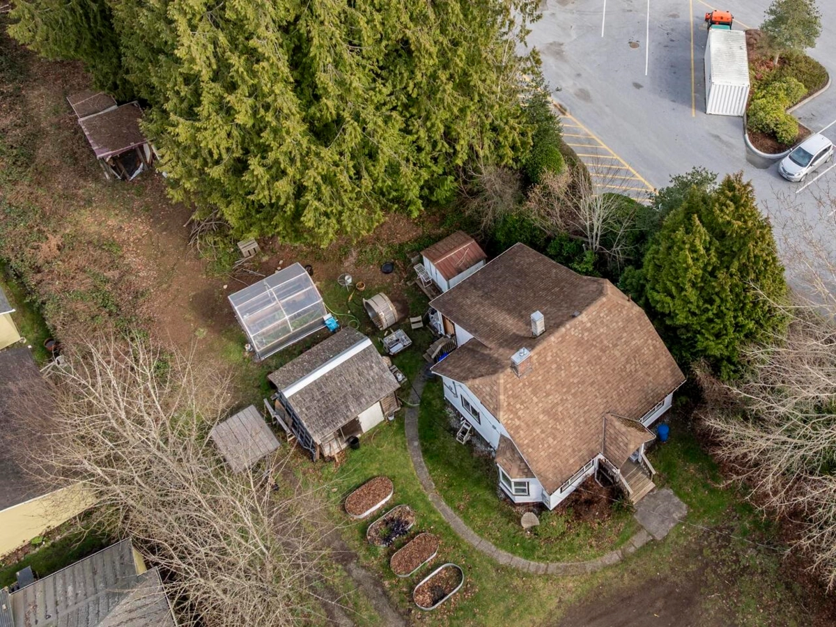 Walk-In Closet Photo of 4404 Sunshine Coast Highway, Sechelt, BC