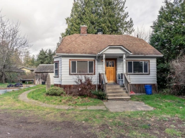 4404 Sunshine Coast Highway, Sechelt, BC, Sechelt District — 2 bed single family residence for sale