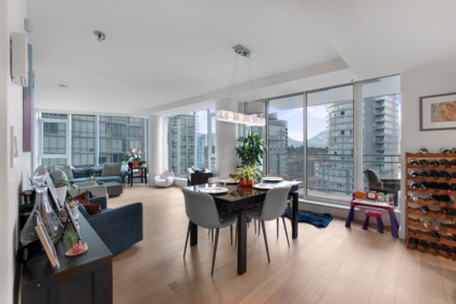 Kitchen Island Photo of 1201 1499 W Pender Street, Vancouver, BC