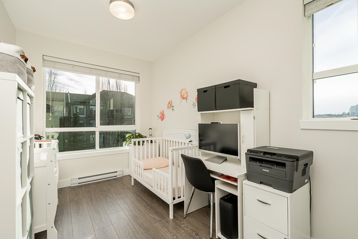 Entry Foyer Photo of 316 15351 101 Avenue, Surrey, BC