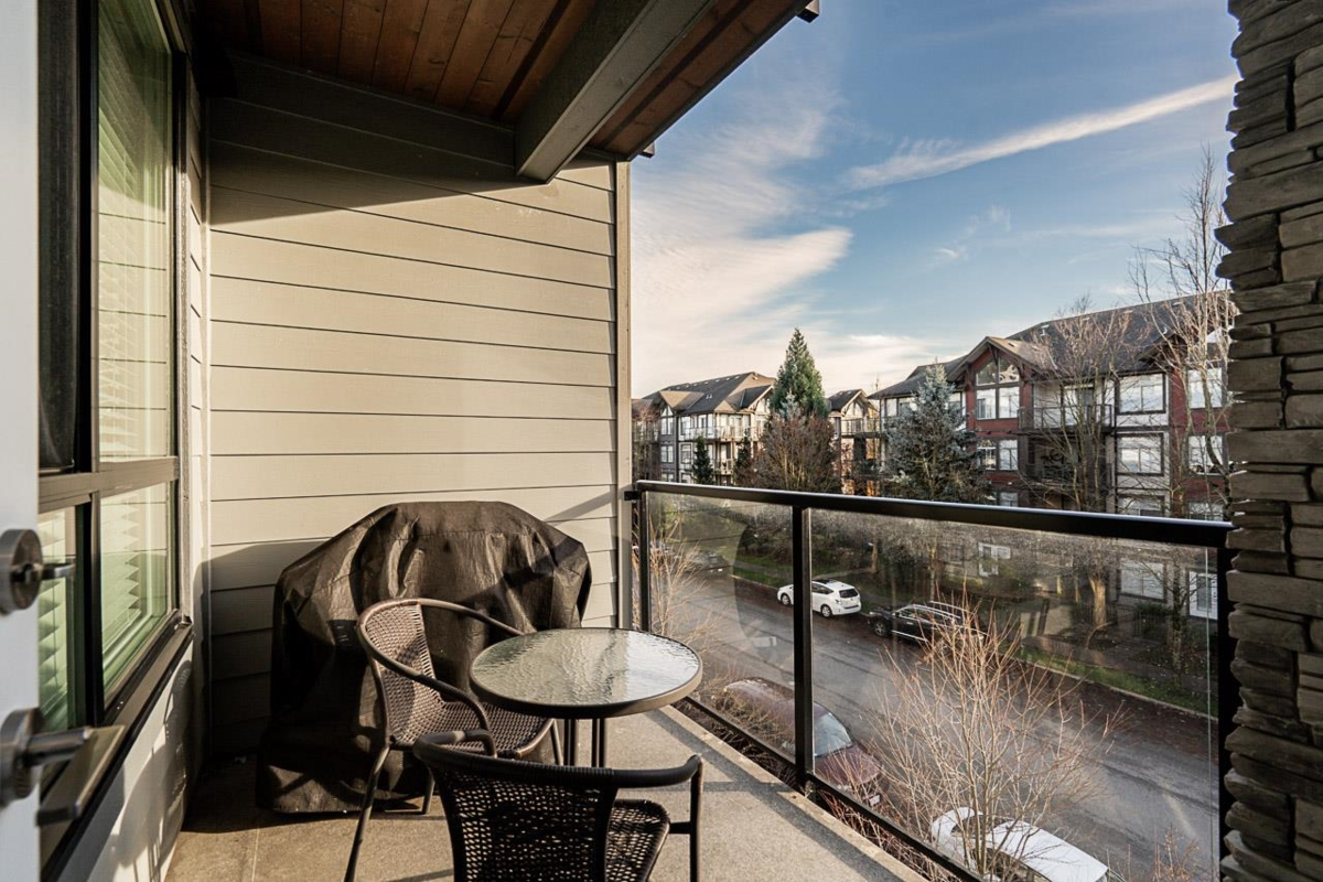 Garage Interior Photo of 316 15351 101 Avenue, Surrey, BC