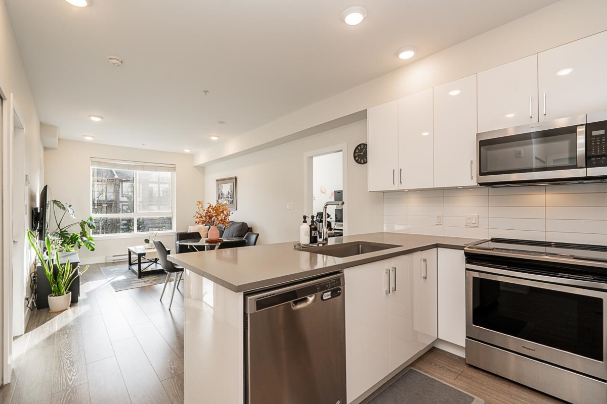 Kitchen Island Photo of 316 15351 101 Avenue, Surrey, BC