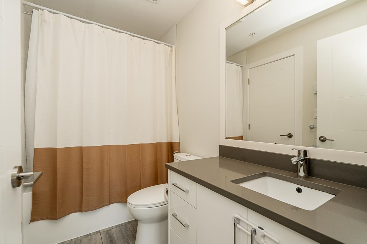 Mudroom Photo of 316 15351 101 Avenue, Surrey, BC