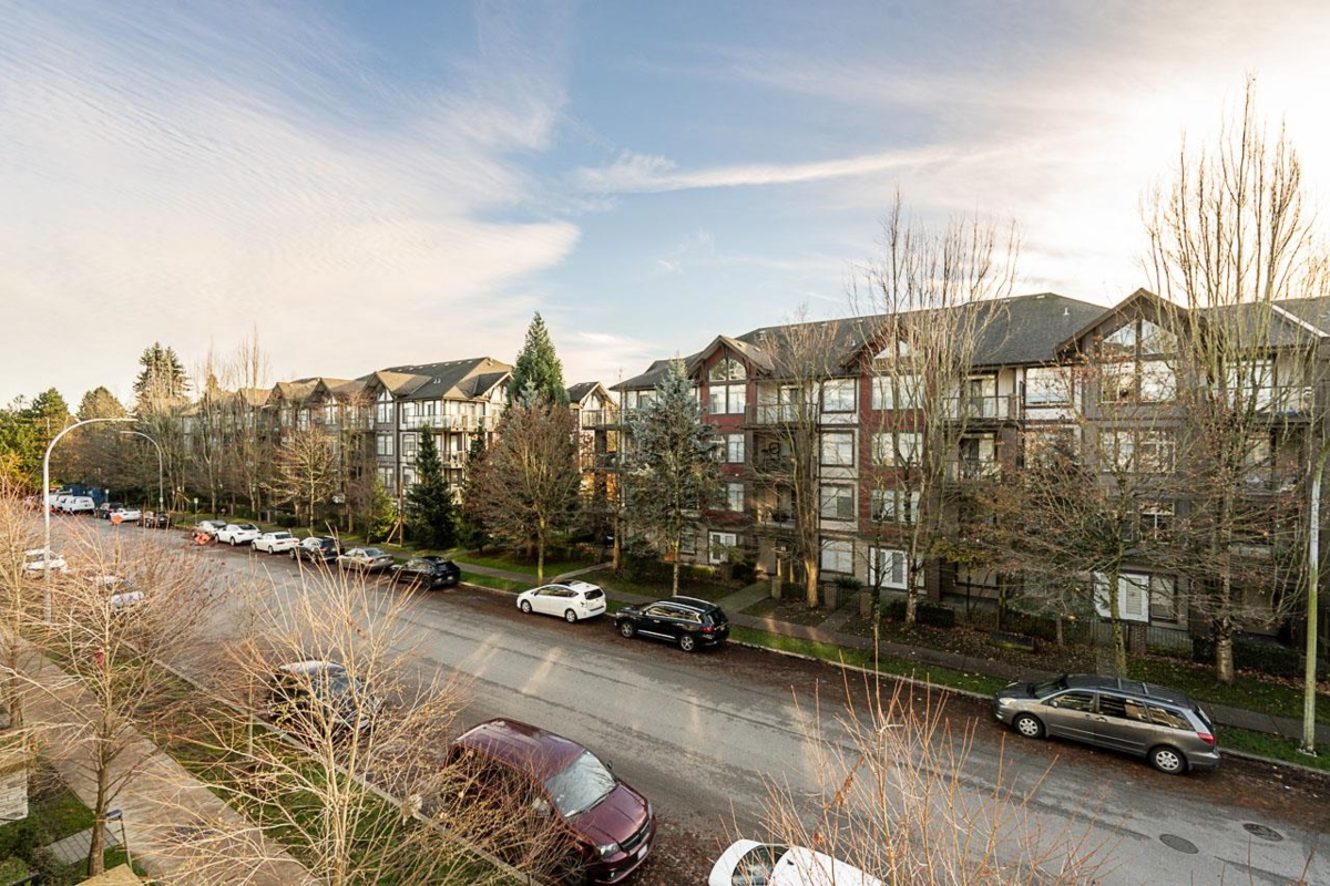 Outdoor Patio Photo of 316 15351 101 Avenue, Surrey, BC