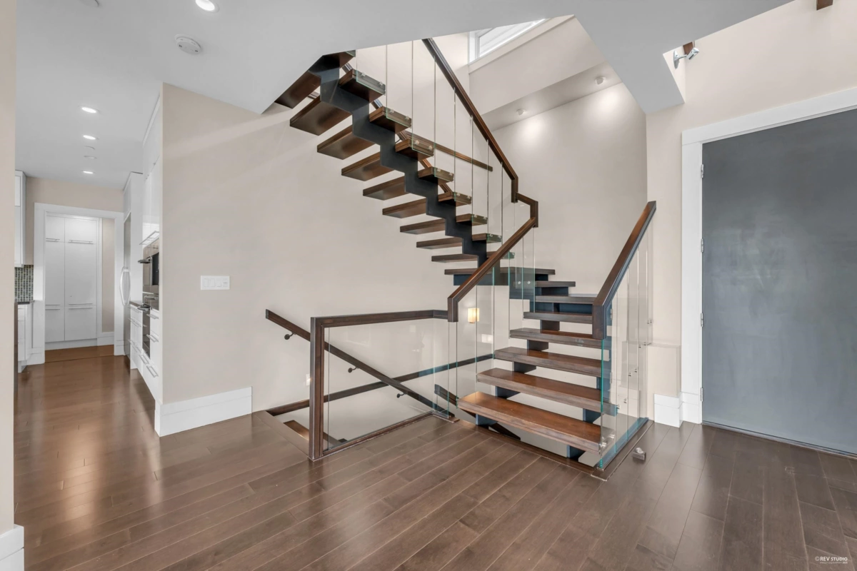Entry Foyer Photo of 2548 Mathers Avenue, West Vancouver, BC