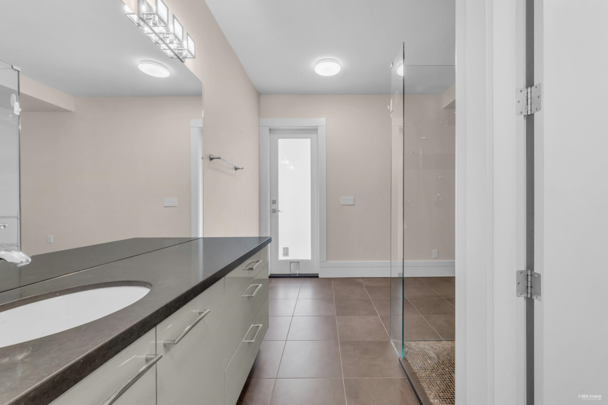 Fitness Center Photo Near 2548 Mathers Avenue, West Vancouver, BC