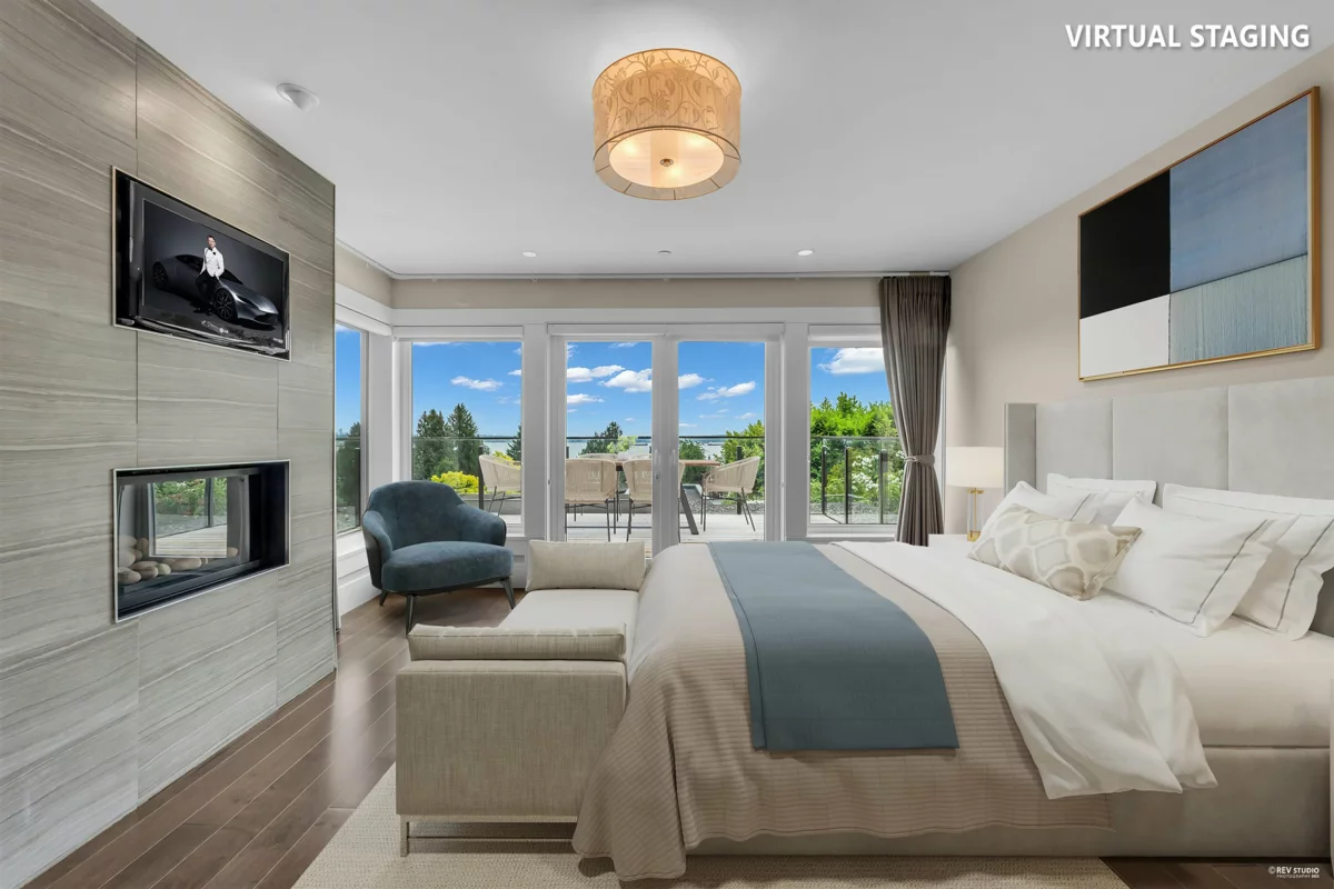 Hallway Photo of 2548 Mathers Avenue, West Vancouver, BC