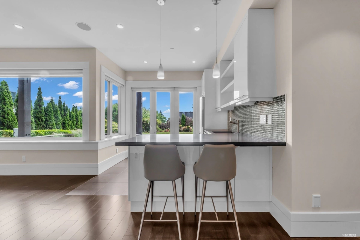 Hot Tub / Spa Photo of 2548 Mathers Avenue, West Vancouver, BC