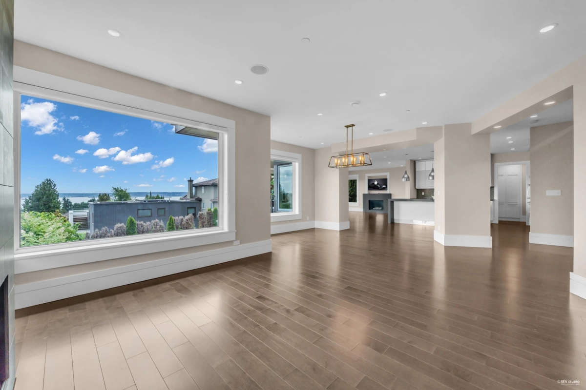 Kitchen Photo of 2548 Mathers Avenue, West Vancouver, BC