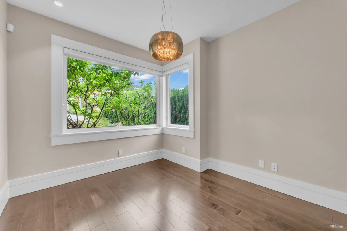 Mudroom Photo of 2548 Mathers Avenue, West Vancouver, BC