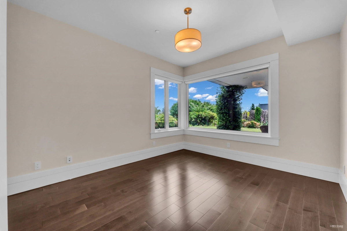 Neighborhood Park Photo Near 2548 Mathers Avenue, West Vancouver, BC