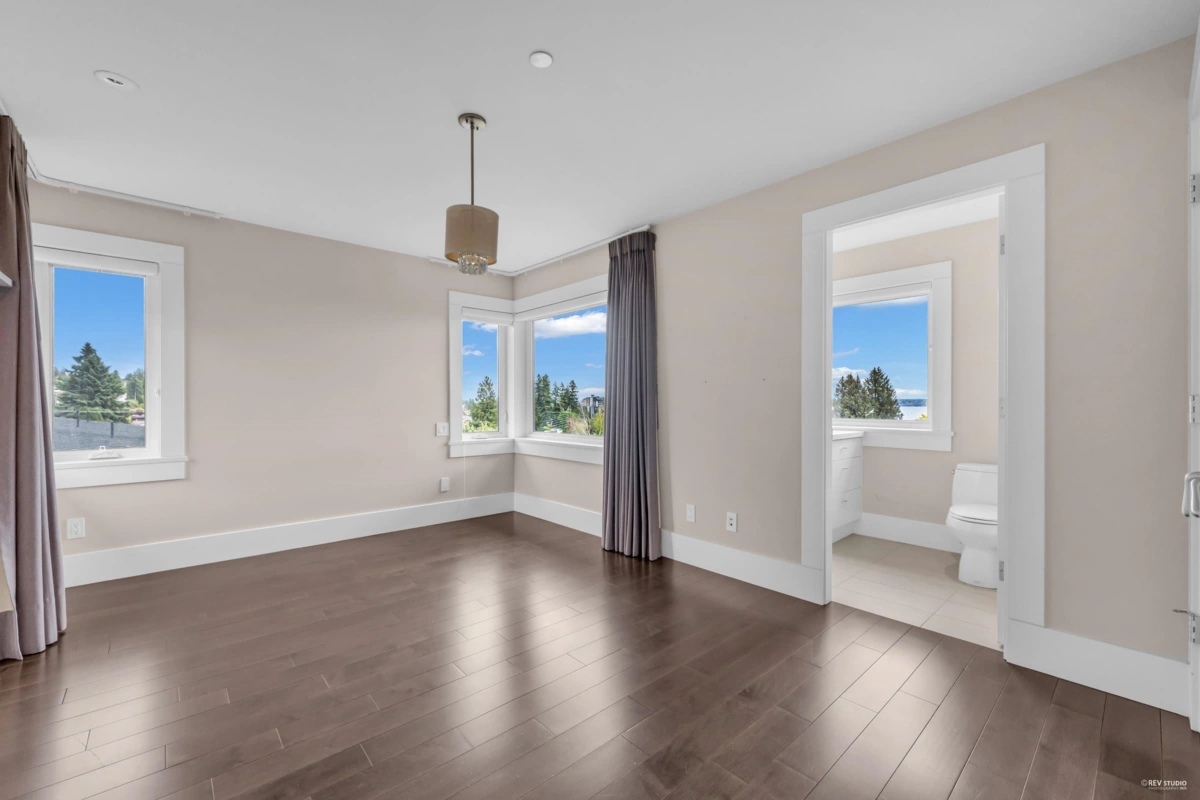 Outdoor Deck Photo of 2548 Mathers Avenue, West Vancouver, BC