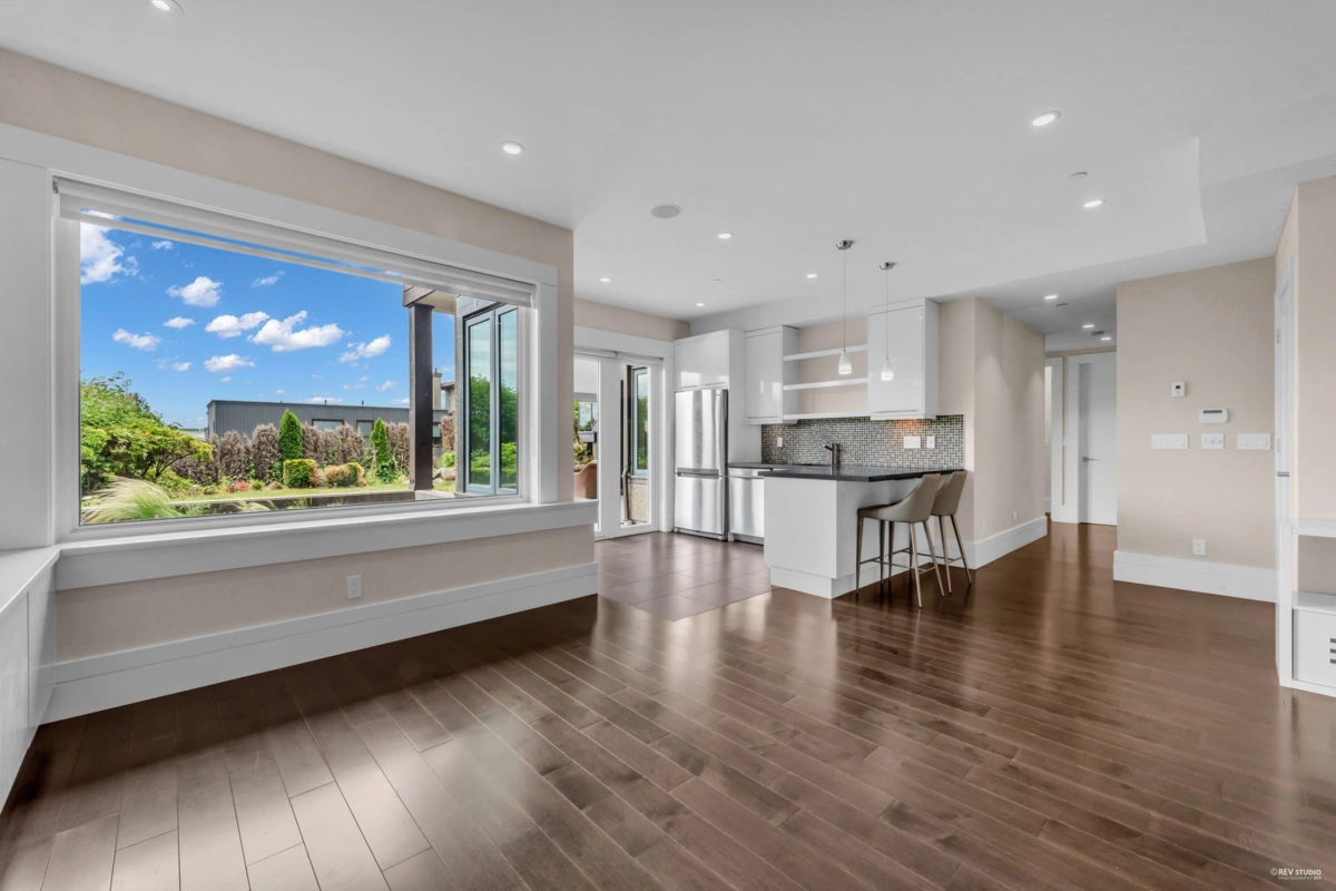 Outdoor Kitchen Photo of 2548 Mathers Avenue, West Vancouver, BC