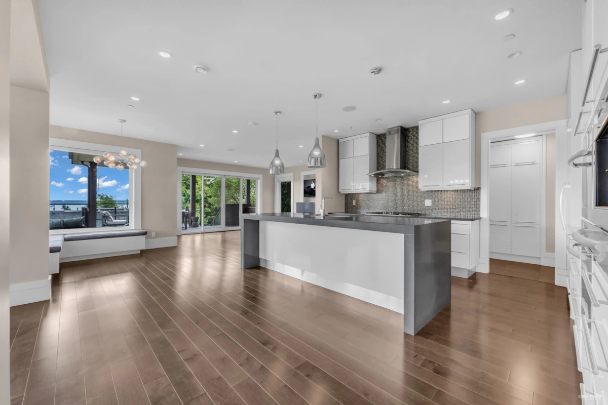 Walk-In Closet Photo of 2548 Mathers Avenue, West Vancouver, BC