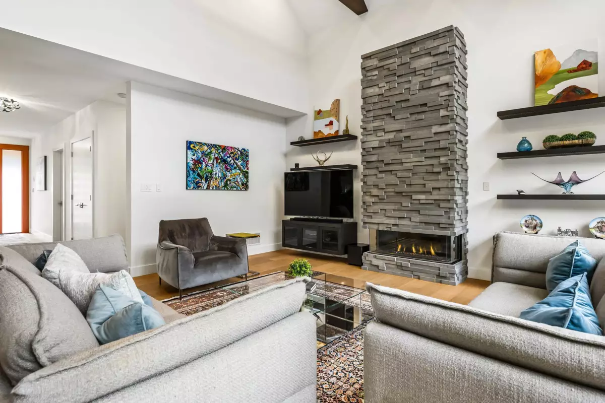 Walk-In Closet Photo of 1857 Agassiz Avenue, Agassiz, BC