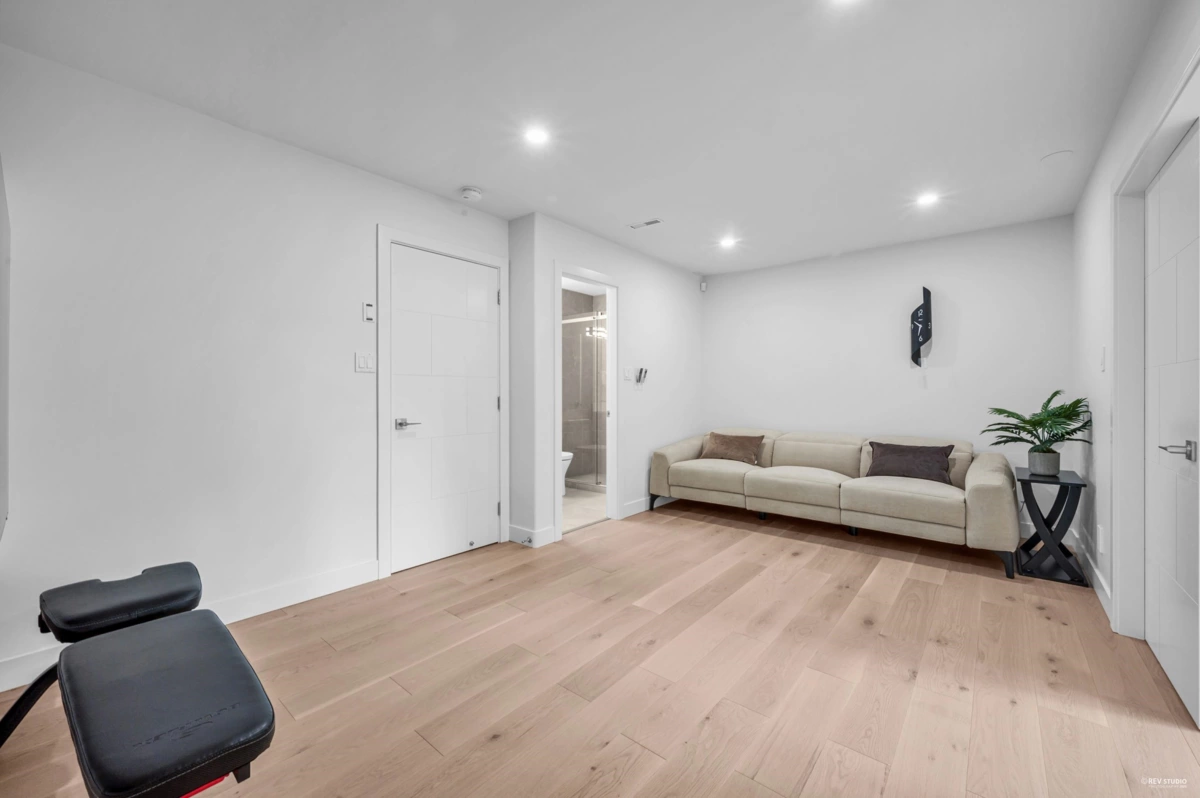 Backyard Photo of 2175 Kings Avenue, West Vancouver, BC