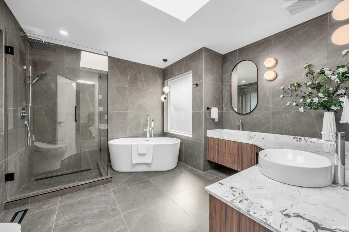 Entry Foyer Photo of 2175 Kings Avenue, West Vancouver, BC