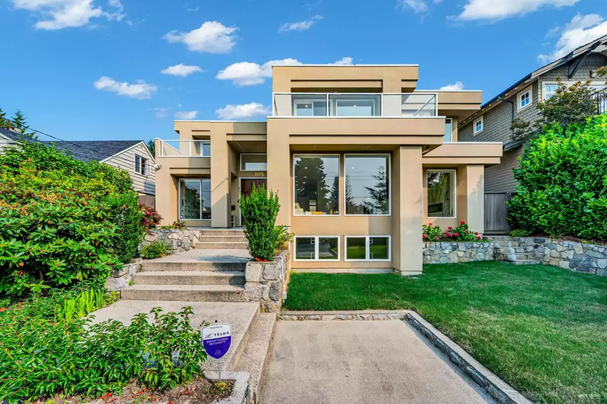 Hot Tub / Spa Photo of 2175 Kings Avenue, West Vancouver, BC