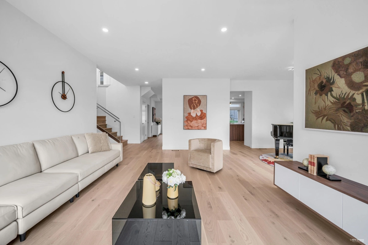 Kitchen Island Photo of 2175 Kings Avenue, West Vancouver, BC