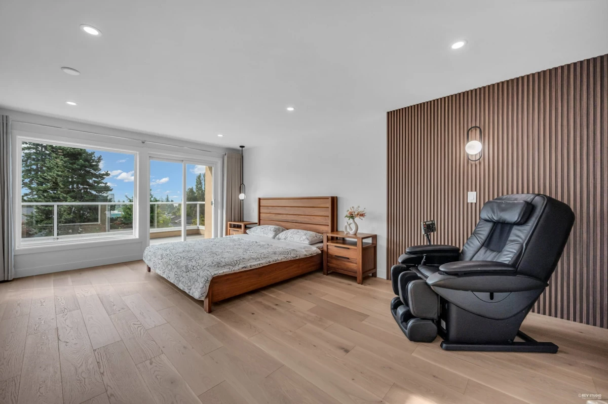 Laundry Room Photo of 2175 Kings Avenue, West Vancouver, BC