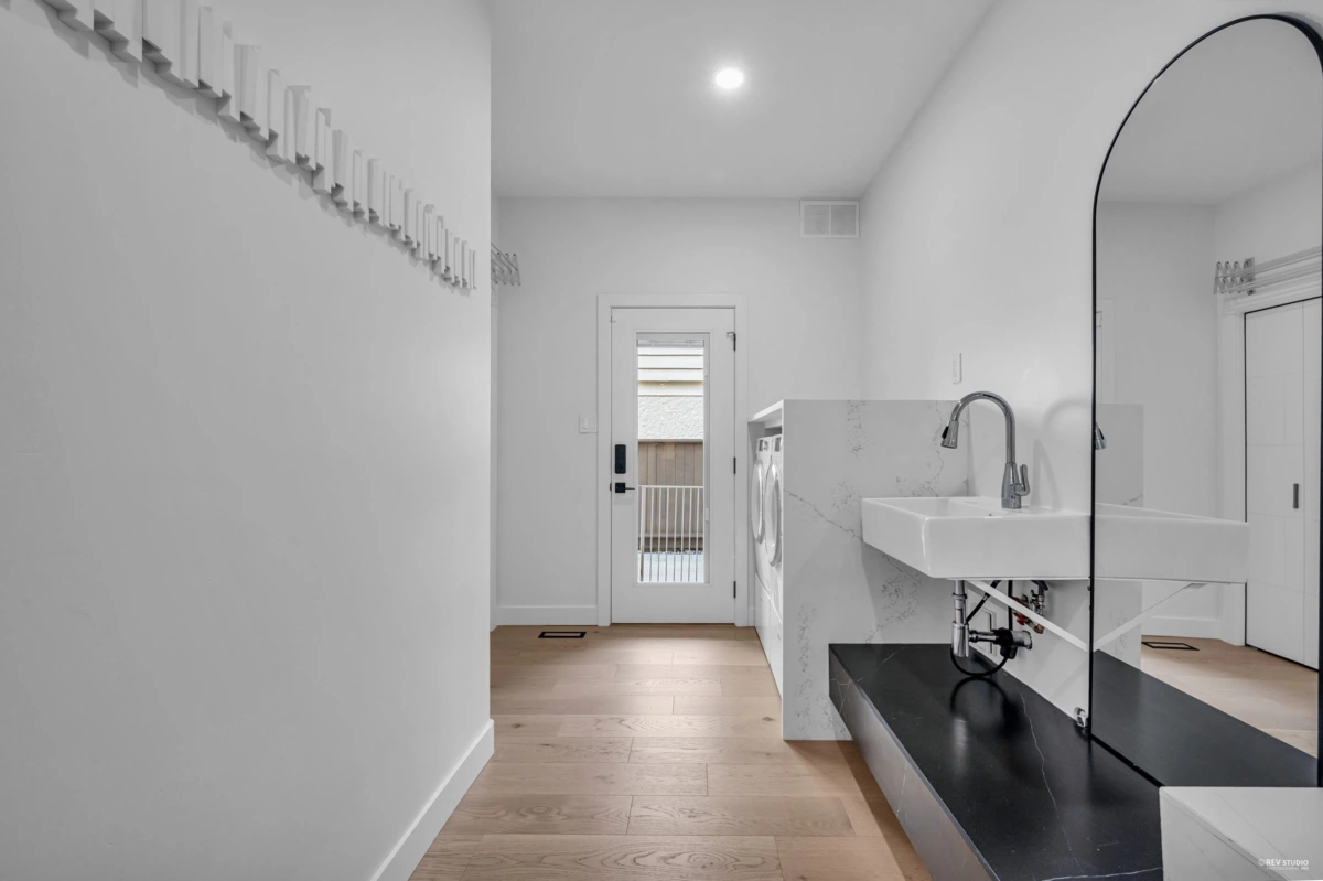 Loft / Bonus Room Photo of 2175 Kings Avenue, West Vancouver, BC