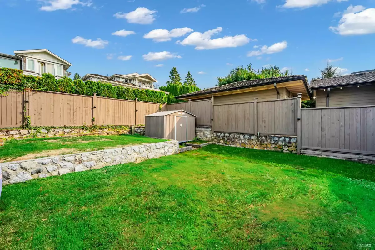 Outdoor Kitchen Photo of 2175 Kings Avenue, West Vancouver, BC