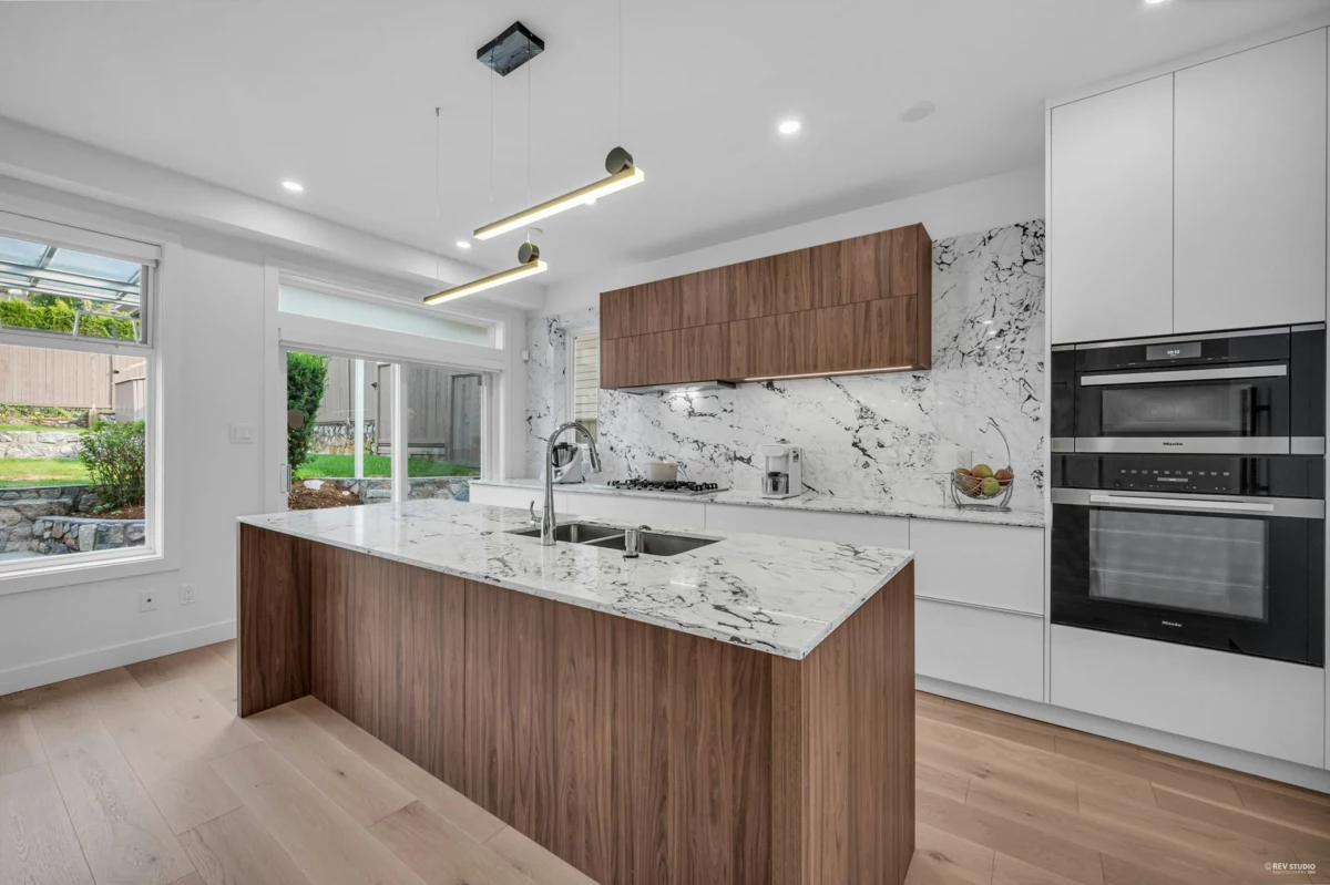 Primary Bathroom Photo of 2175 Kings Avenue, West Vancouver, BC