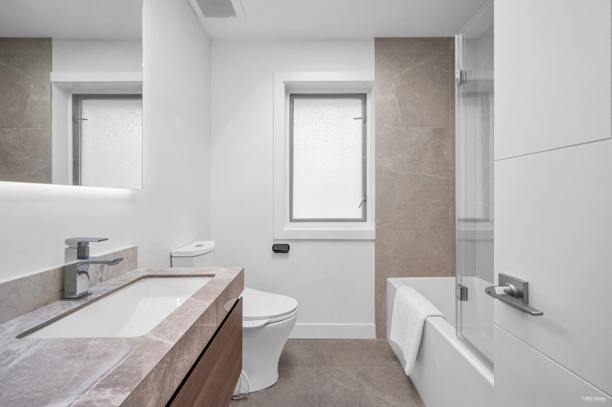 Staircase Photo of 2175 Kings Avenue, West Vancouver, BC