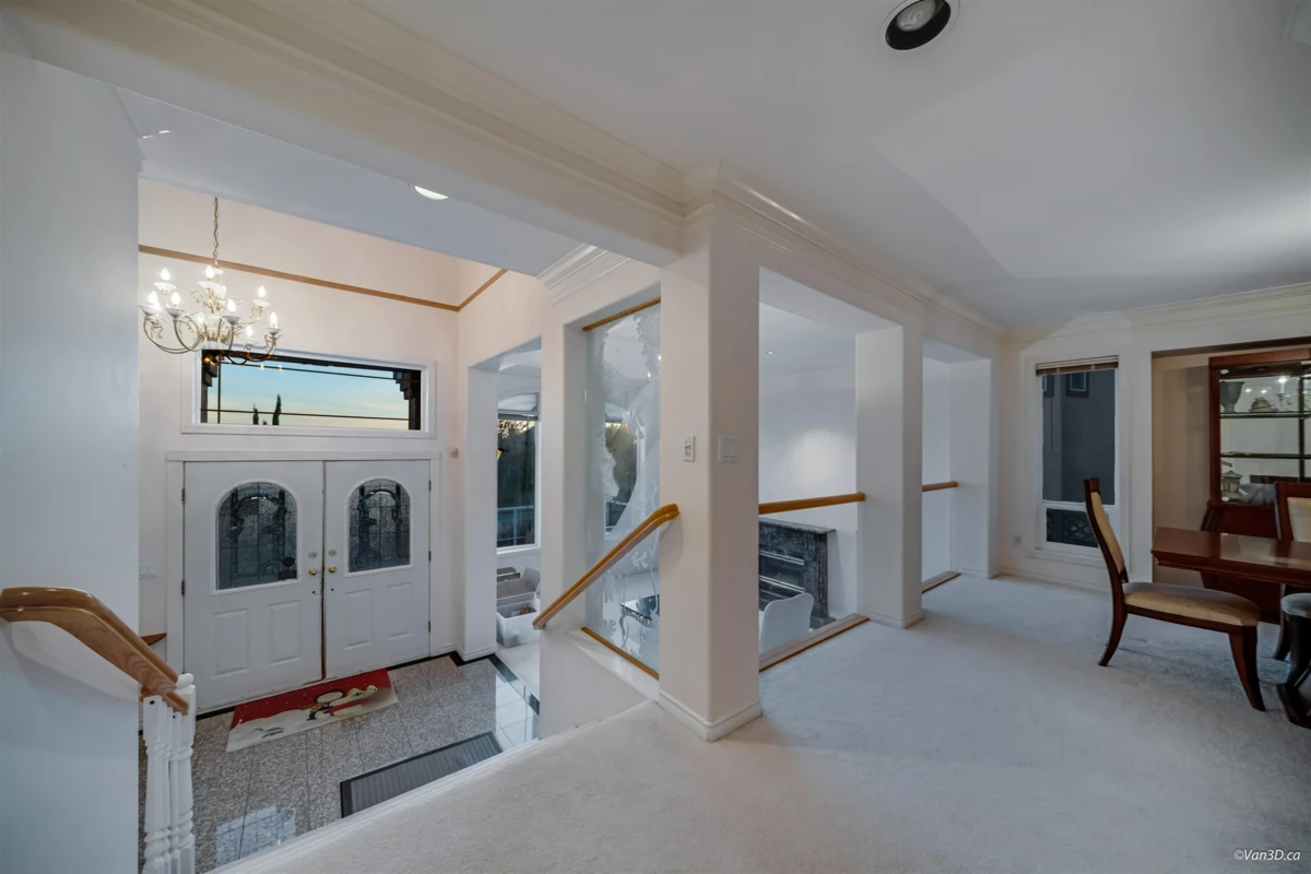 Entry Foyer Photo of 2599 Diamond Crescent, Coquitlam, BC