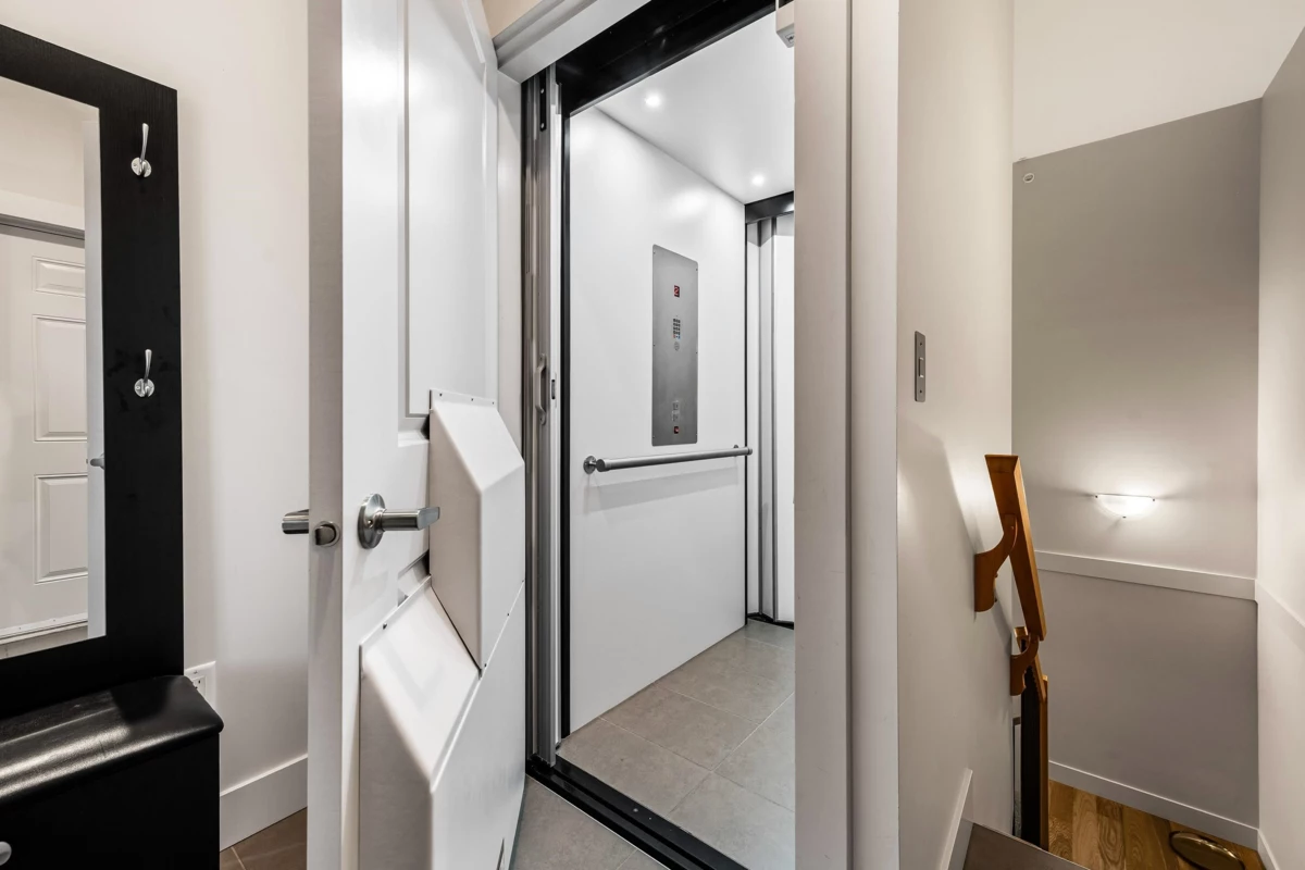 Breakfast Nook Photo of 118 51096 Falls Court, Chilliwack, BC