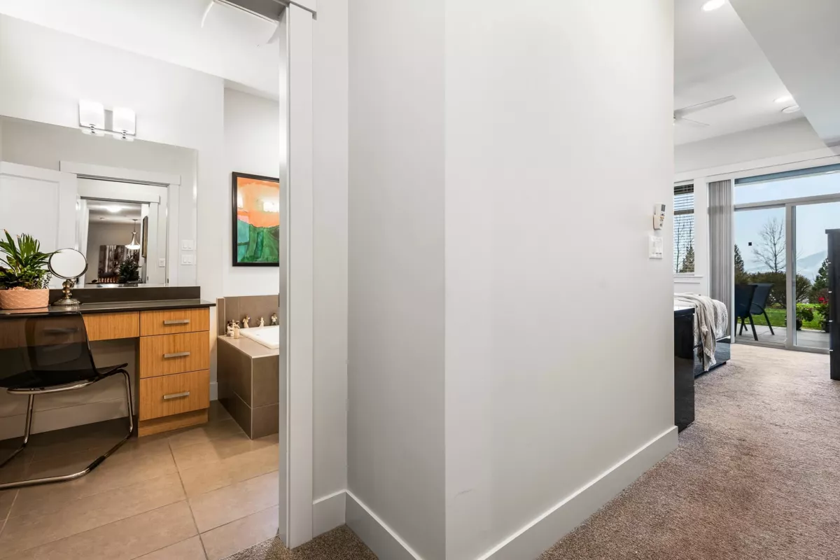 Hallway Photo of 118 51096 Falls Court, Chilliwack, BC