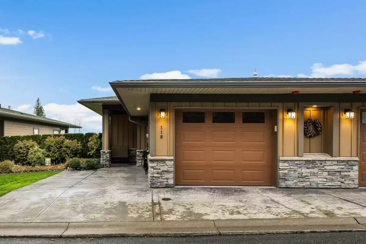 Kitchen Island Photo of 118 51096 Falls Court, Chilliwack, BC