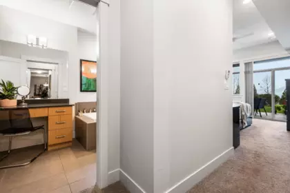 Hallway Photo of 118 51096 Falls Court, Chilliwack, BC