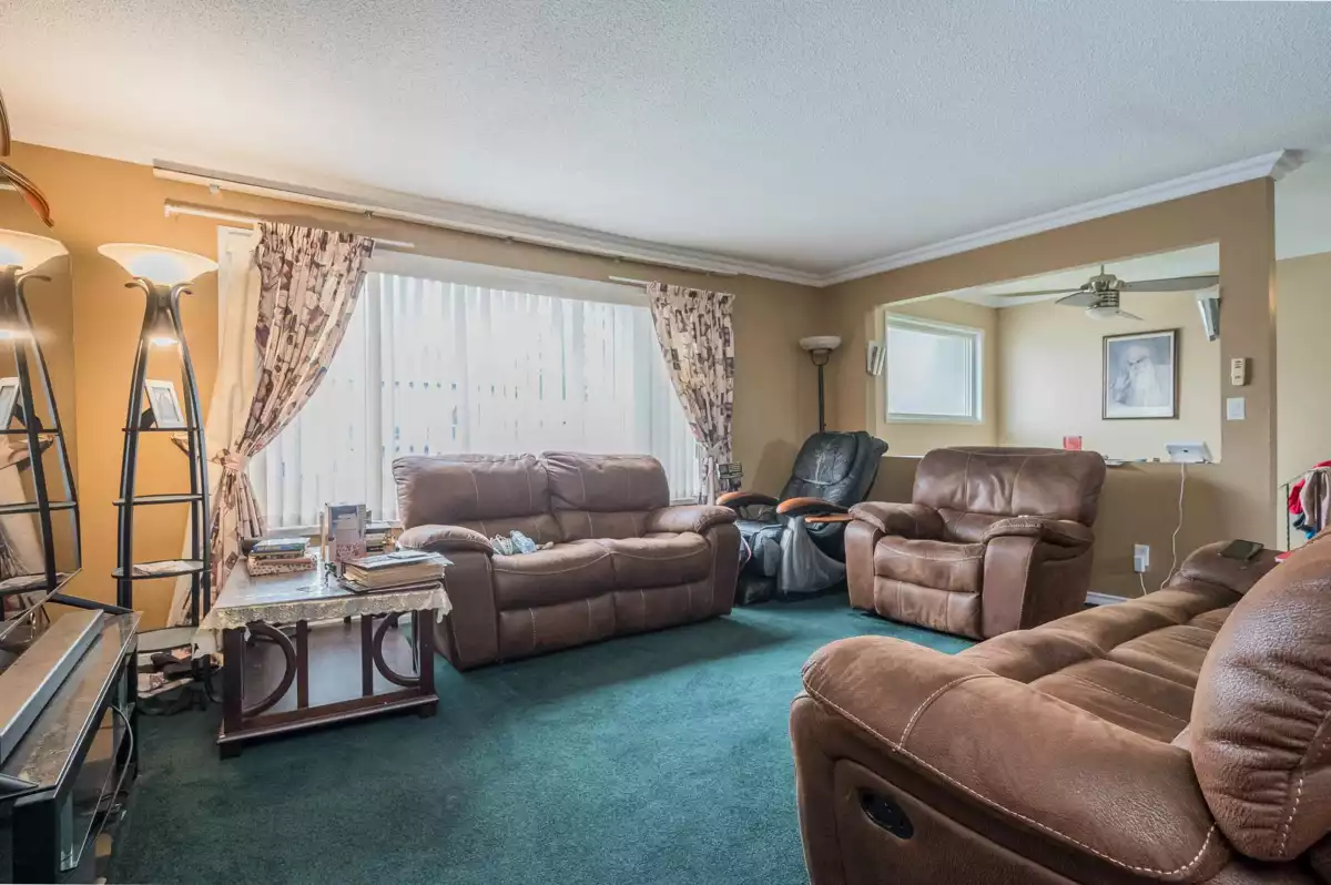 Dining Area Photo of 32076 Dormick Avenue, Abbotsford, BC
