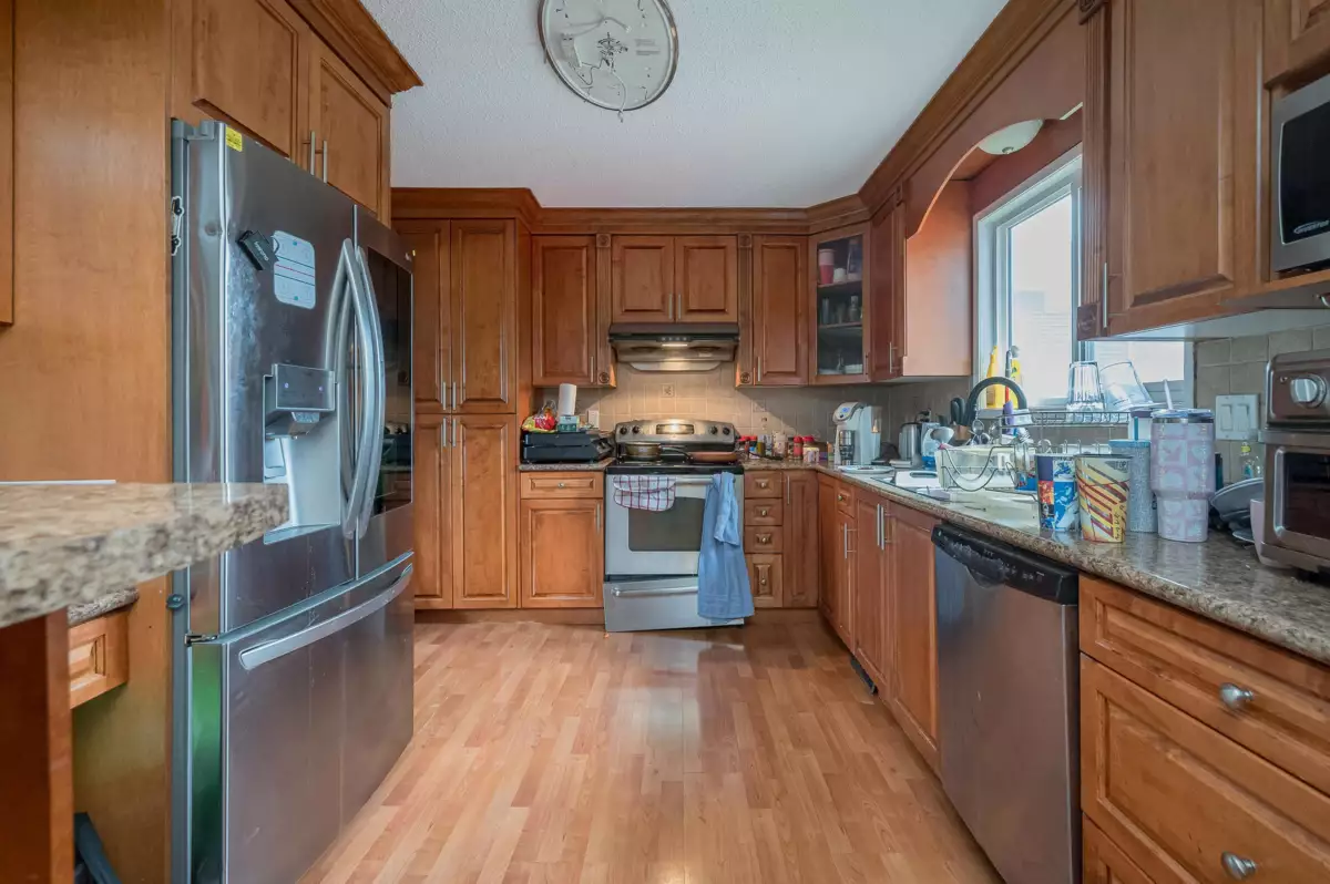 Walk-In Closet Photo of 32076 Dormick Avenue, Abbotsford, BC