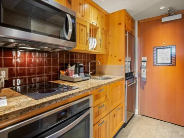 881 4090 Whistler Way, Whistler, BC, Whistler — Apartment/Condo for sale