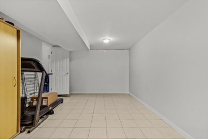 Walk-In Closet Photo of 2489 Parkview Street, Abbotsford, BC