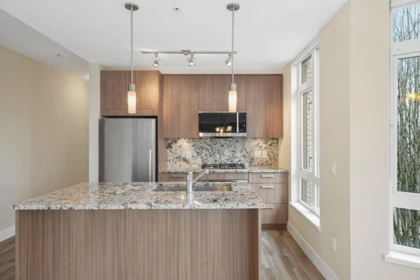 306 4307 Hastings Street, Burnaby, BC, Burnaby — Apartment/Condo for sale