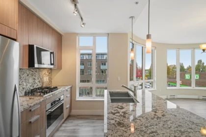 306 4307 Hastings Street, Burnaby, BC, Burnaby — Apartment/Condo for sale