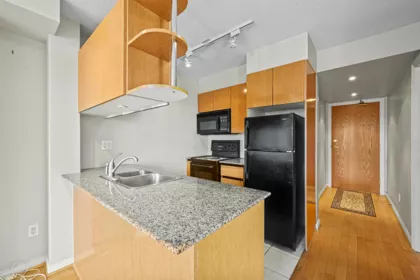 Kitchen Photo of 1804 1189 Howe Street, Vancouver, BC